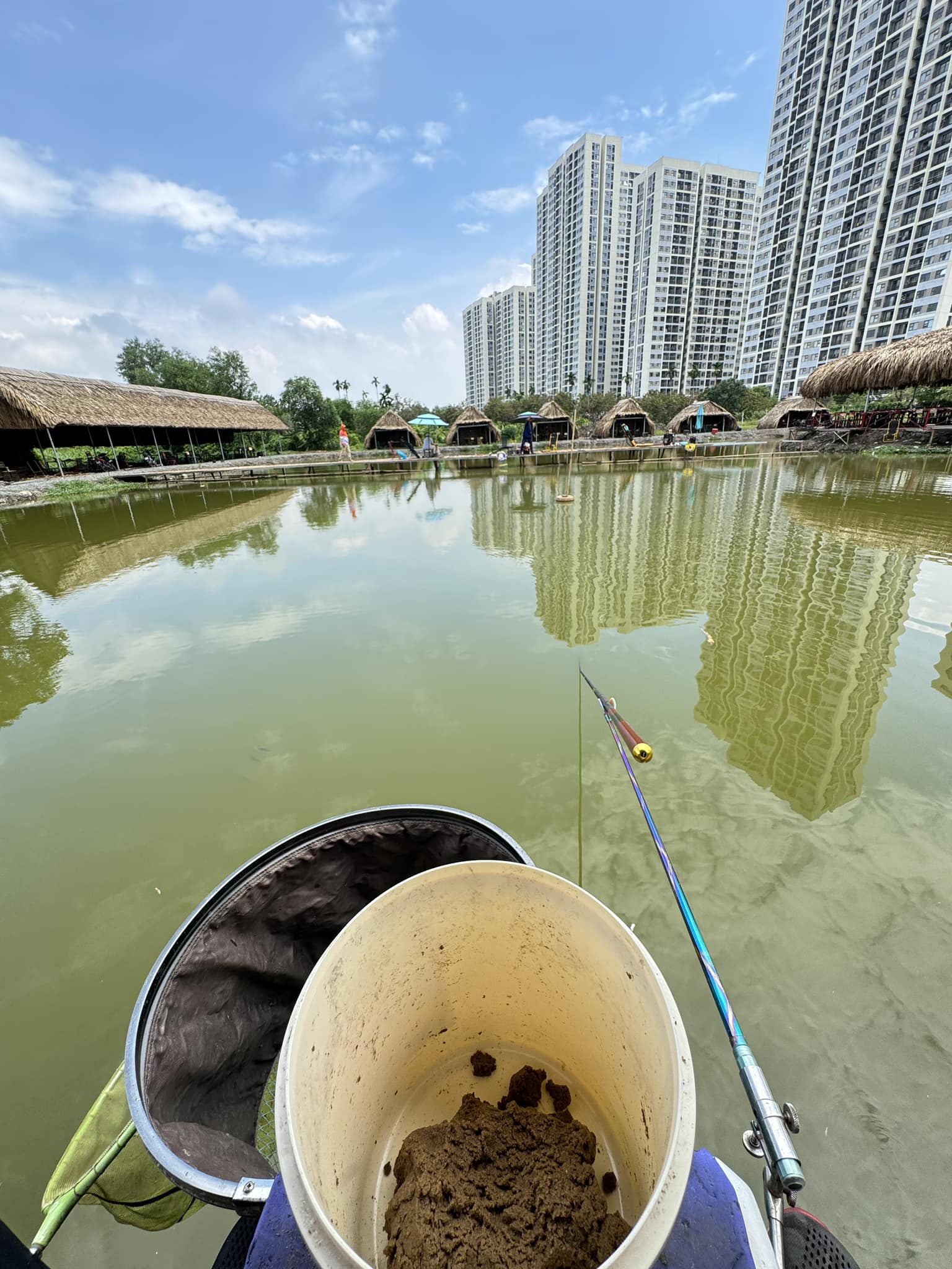 Cần Handing Nhẫn xuất hiện cùng Huỳnh Nhàn Fishing tại hồ câu dịch vụ